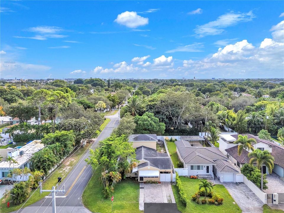 Active With Contract: $415,000 (3 beds, 2 baths, 1976 Square Feet)