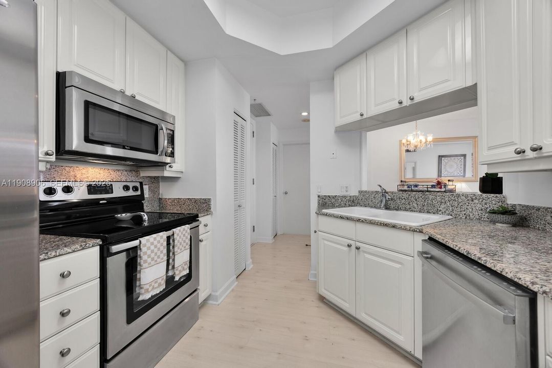 For Rent: $3,395 (1 beds, 1 baths, 780 Square Feet)