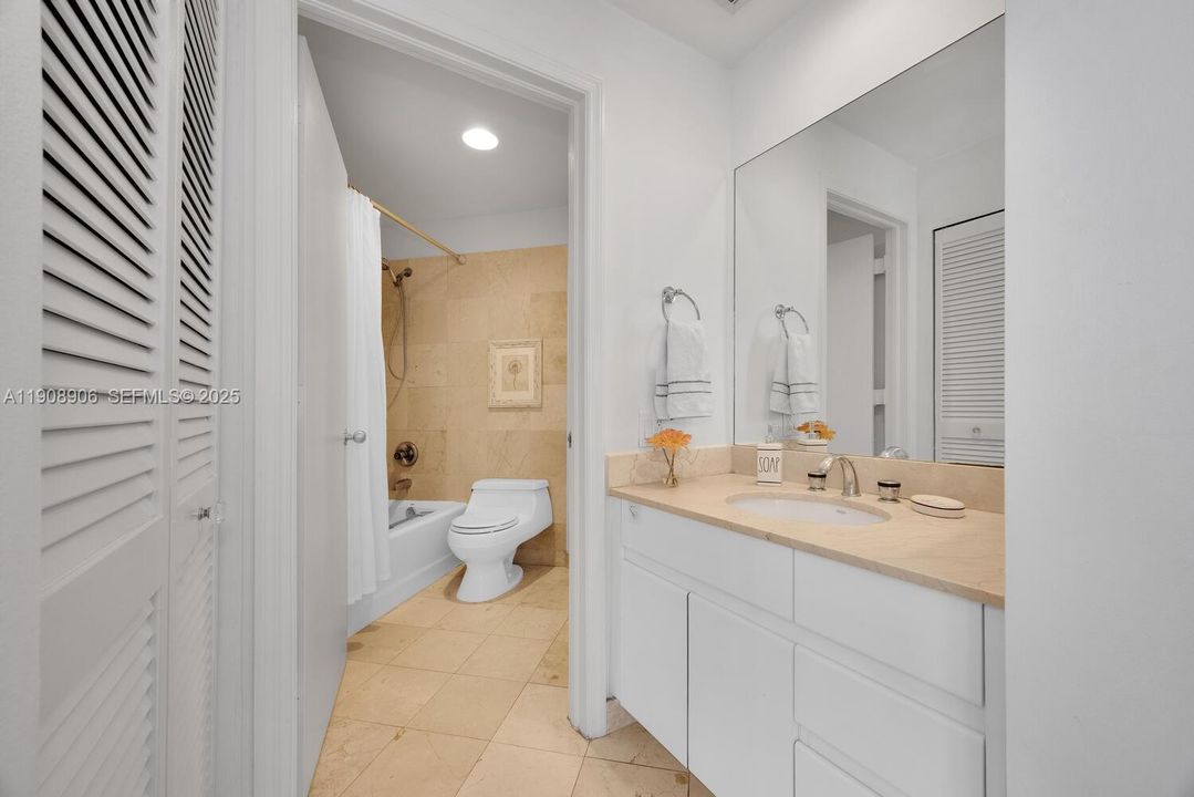 For Rent: $3,395 (1 beds, 1 baths, 780 Square Feet)