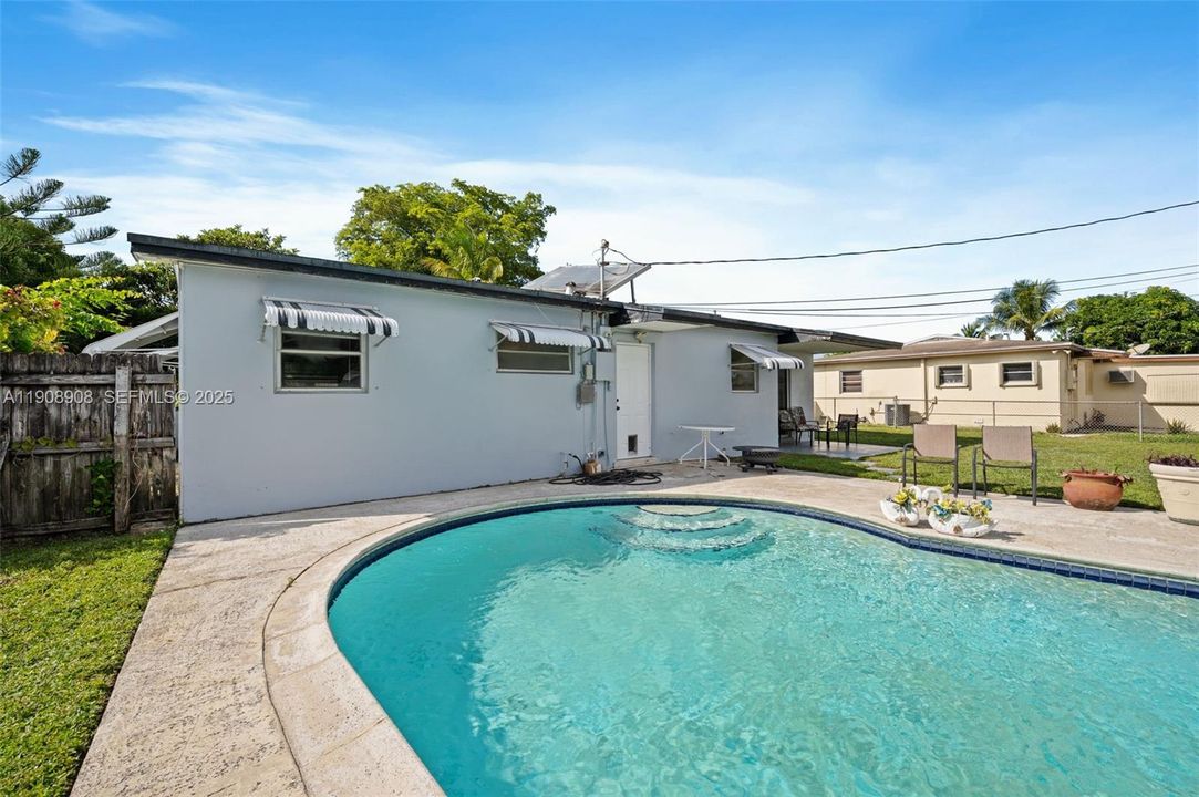 Active With Contract: $423,999 (3 beds, 1 baths, 1113 Square Feet)