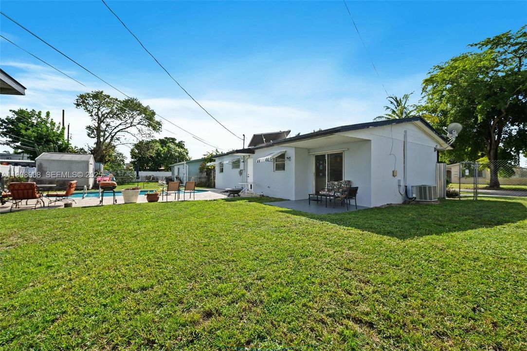 Active With Contract: $423,999 (3 beds, 1 baths, 1113 Square Feet)