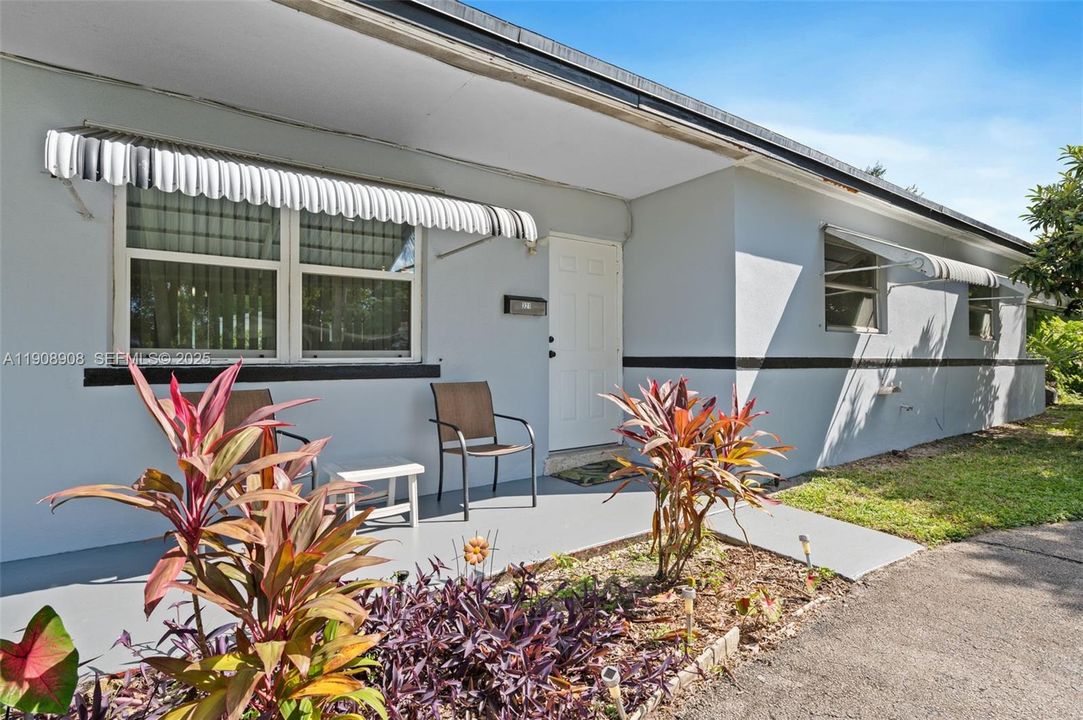 Active With Contract: $423,999 (3 beds, 1 baths, 1113 Square Feet)