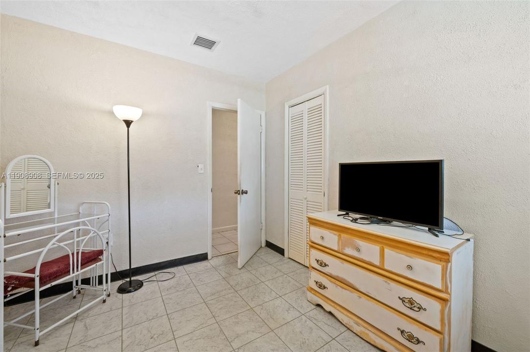 Active With Contract: $423,999 (3 beds, 1 baths, 1113 Square Feet)