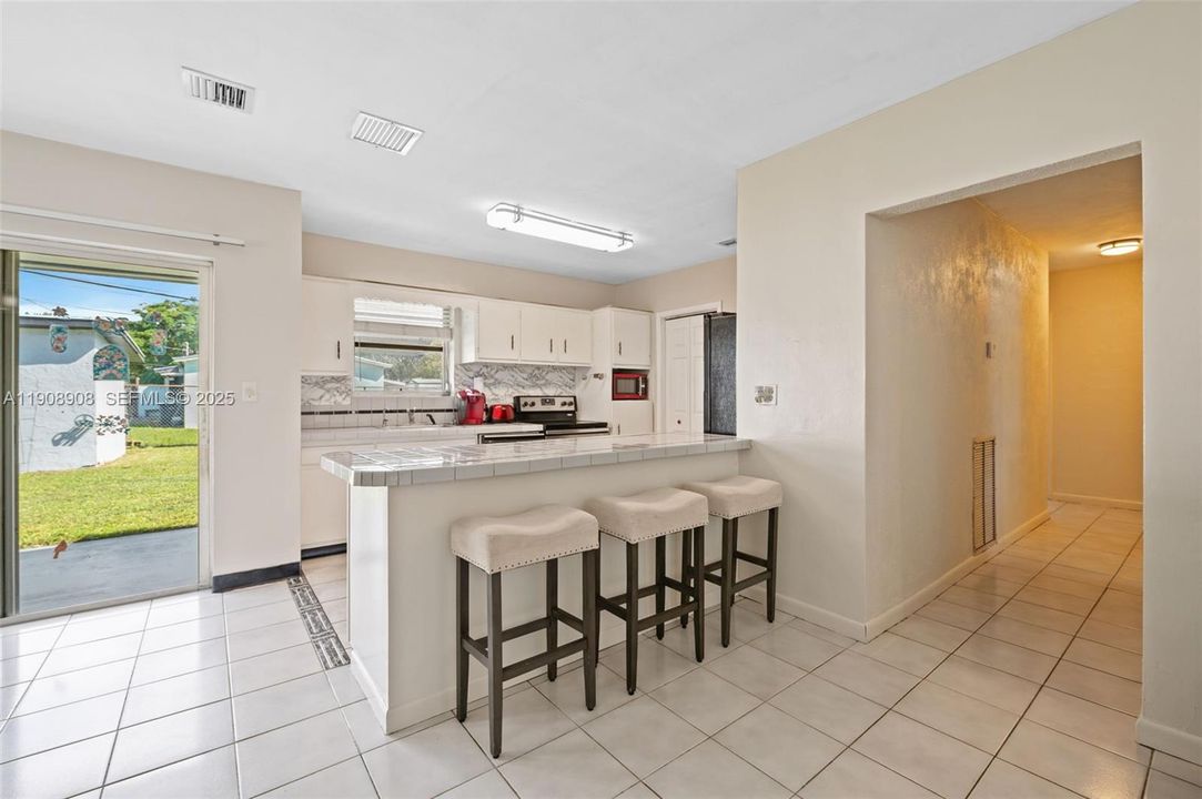 Active With Contract: $423,999 (3 beds, 1 baths, 1113 Square Feet)