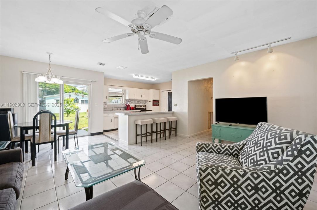 Active With Contract: $423,999 (3 beds, 1 baths, 1113 Square Feet)