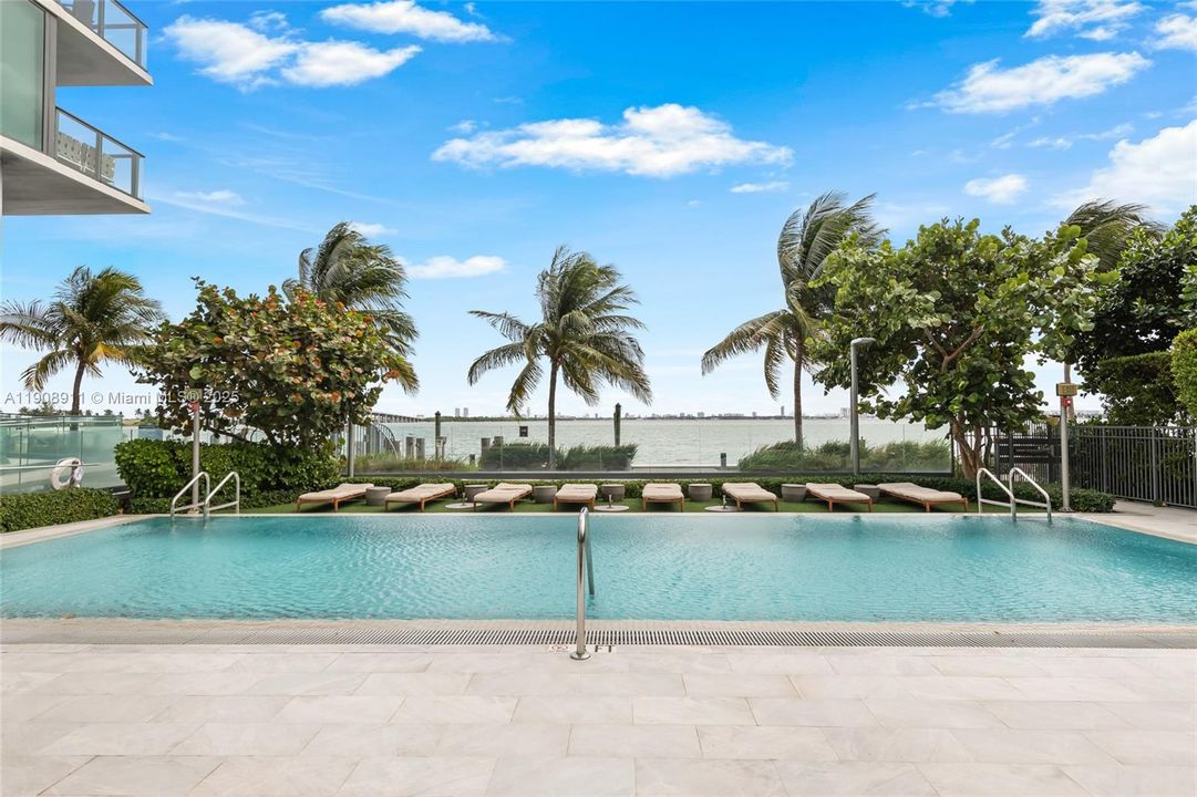 待售: $1,188,500 (2 贝兹, 2 浴室, 1088 平方英尺)