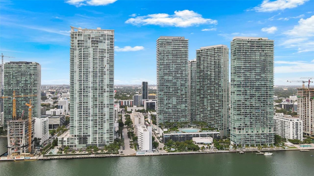 待售: $1,188,500 (2 贝兹, 2 浴室, 1088 平方英尺)