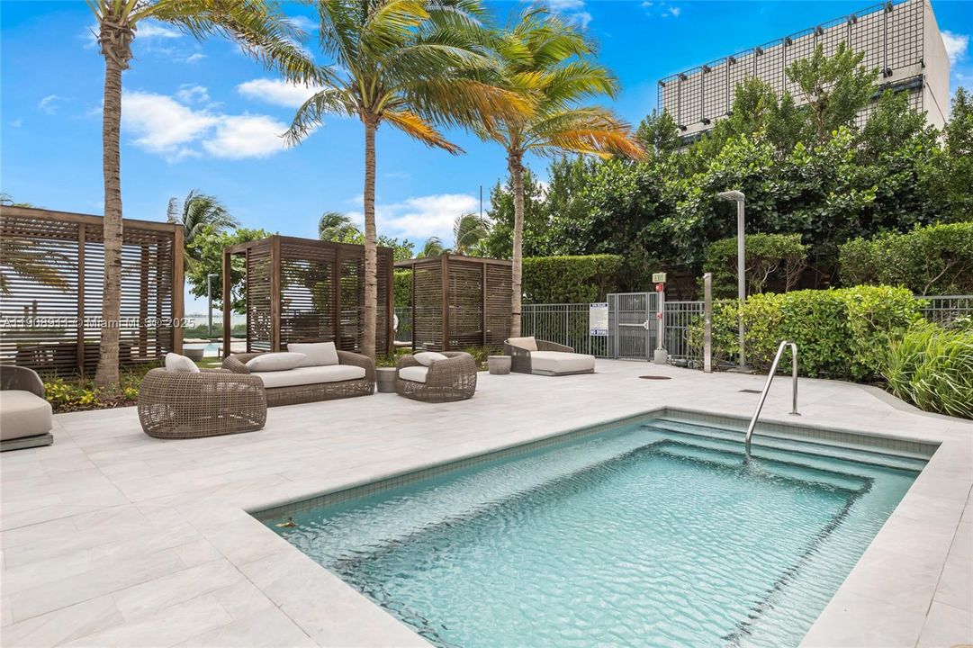 待售: $1,188,500 (2 贝兹, 2 浴室, 1088 平方英尺)