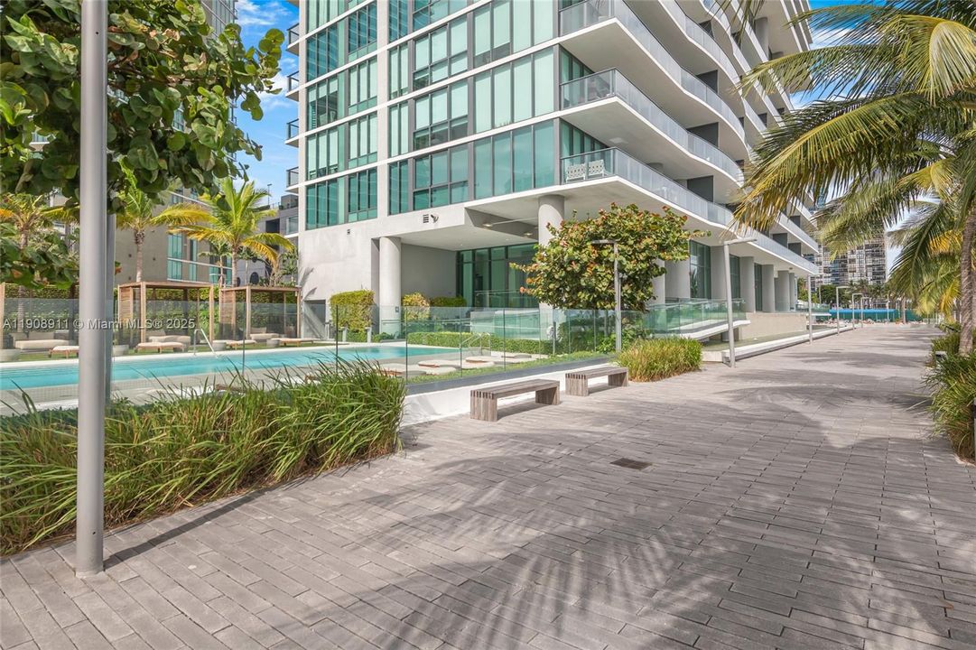 待售: $1,188,500 (2 贝兹, 2 浴室, 1088 平方英尺)