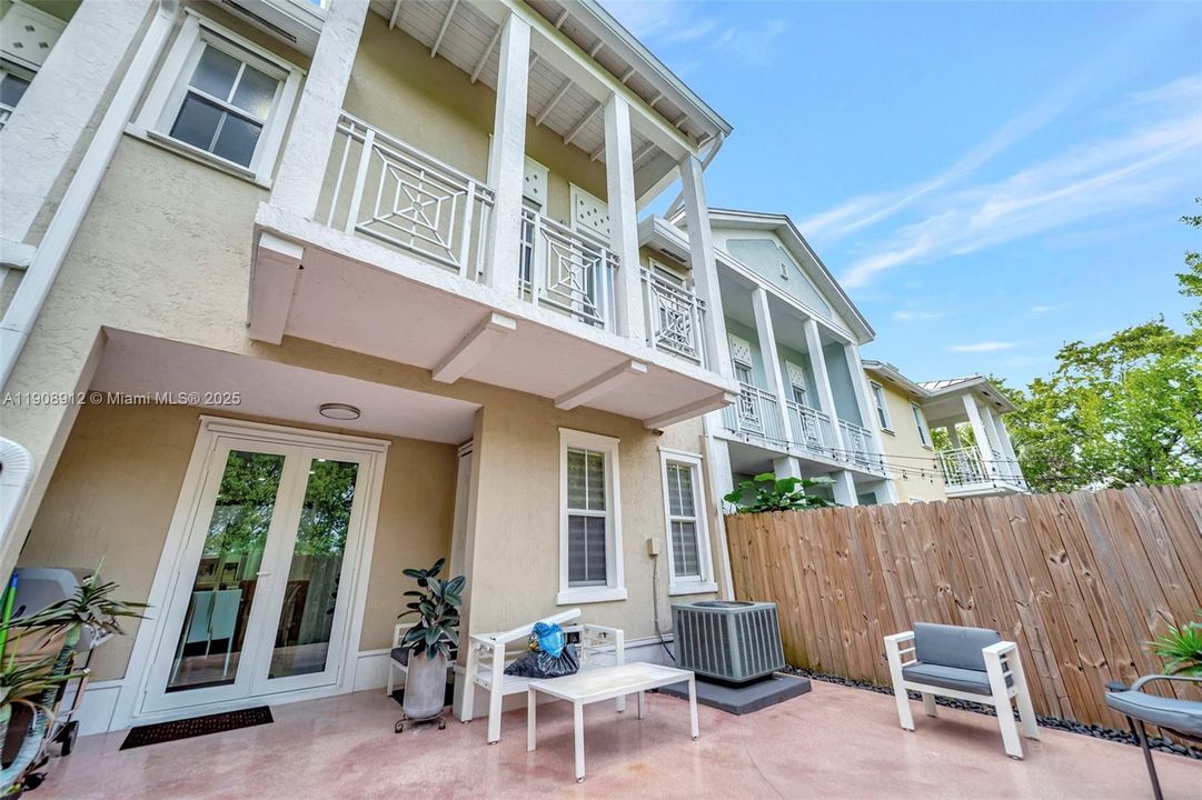 For Sale: $749,000 (3 beds, 3 baths, 2008 Square Feet)