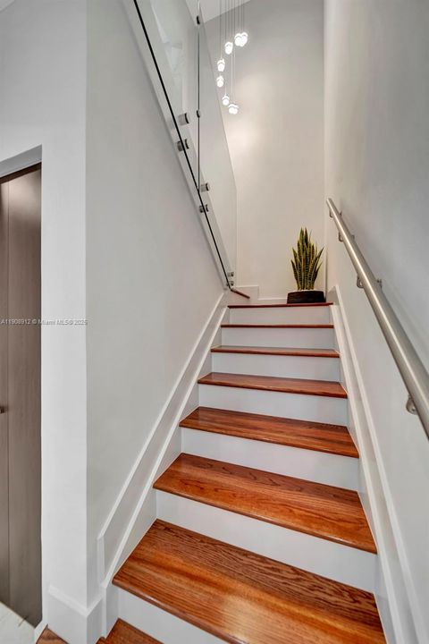 For Sale: $749,000 (3 beds, 3 baths, 2008 Square Feet)