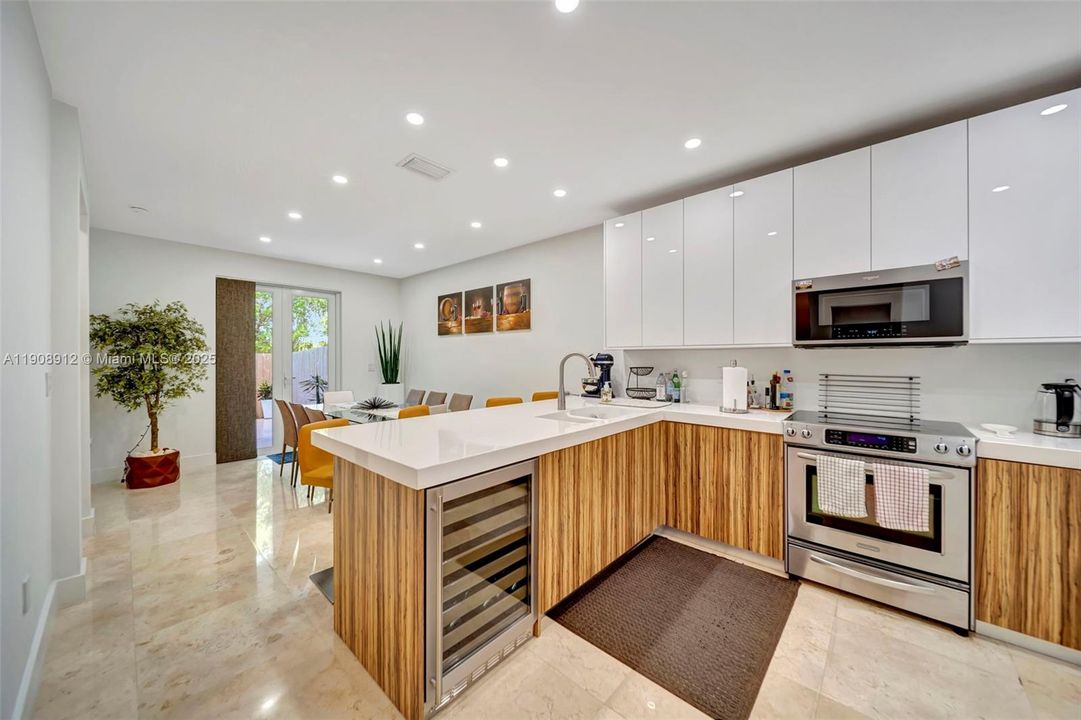 For Sale: $749,000 (3 beds, 3 baths, 2008 Square Feet)