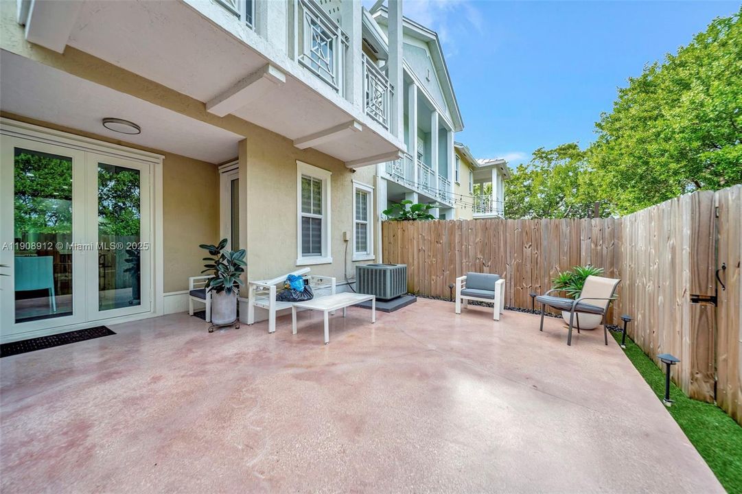 For Sale: $749,000 (3 beds, 3 baths, 2008 Square Feet)