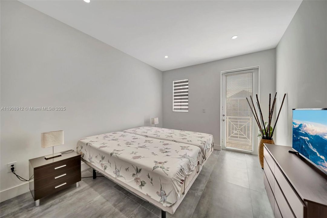 For Sale: $749,000 (3 beds, 3 baths, 2008 Square Feet)