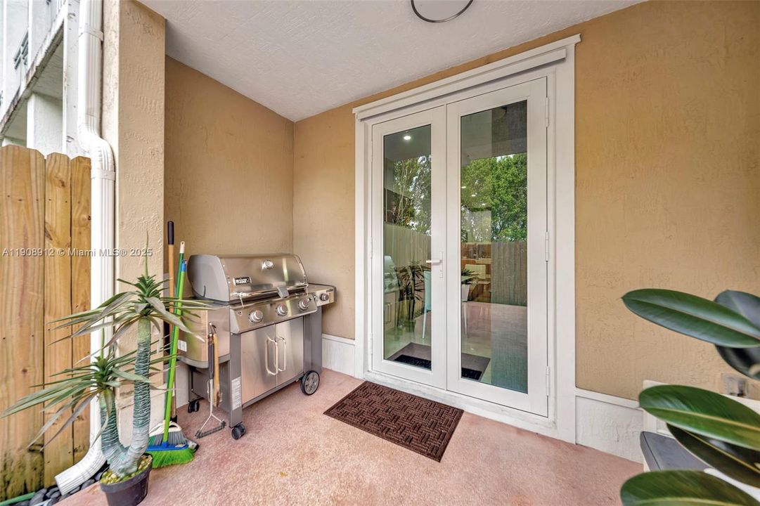 For Sale: $749,000 (3 beds, 3 baths, 2008 Square Feet)