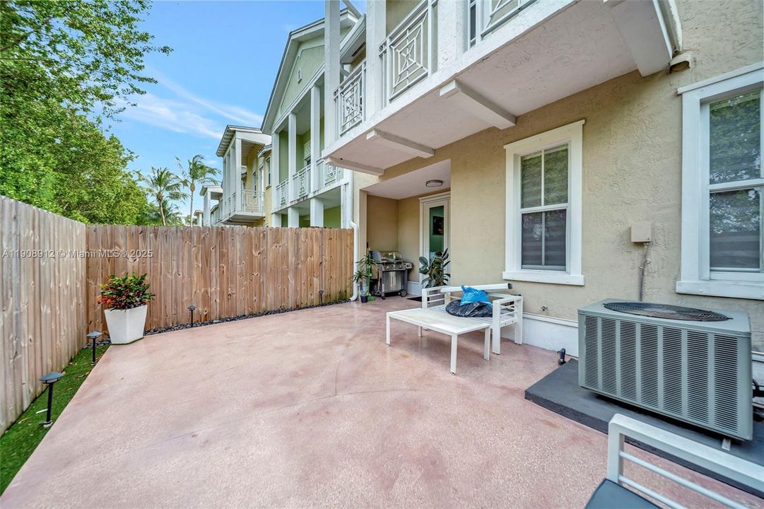 For Sale: $749,000 (3 beds, 3 baths, 2008 Square Feet)