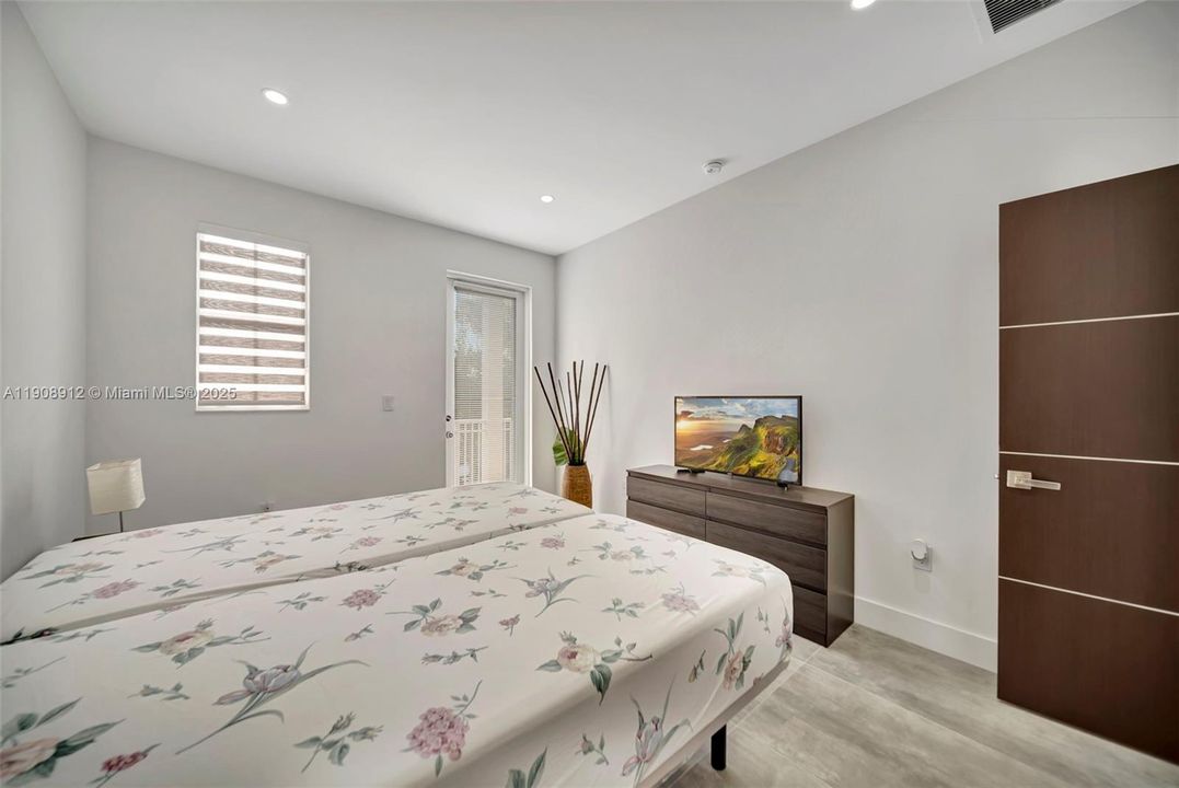 For Sale: $749,000 (3 beds, 3 baths, 2008 Square Feet)