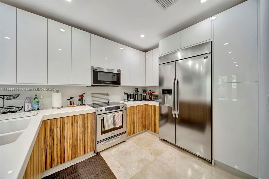 For Sale: $749,000 (3 beds, 3 baths, 2008 Square Feet)