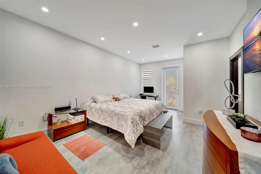 For Sale: $749,000 (3 beds, 3 baths, 2008 Square Feet)