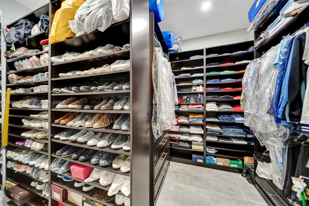 For Sale: $749,000 (3 beds, 3 baths, 2008 Square Feet)