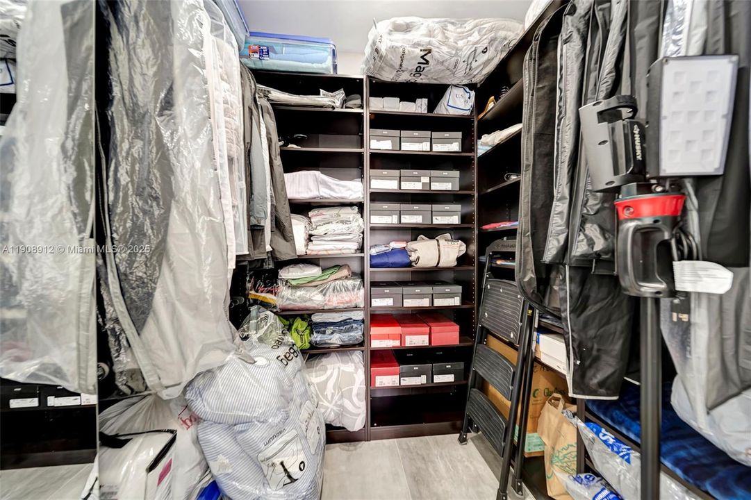 For Sale: $749,000 (3 beds, 3 baths, 2008 Square Feet)