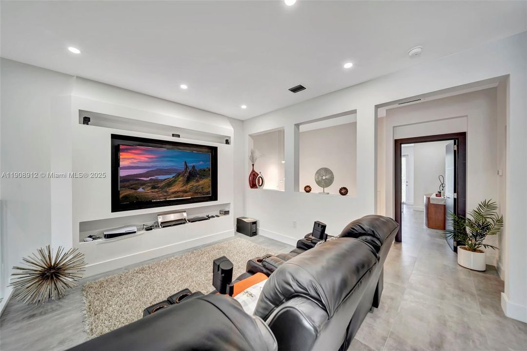 For Sale: $749,000 (3 beds, 3 baths, 2008 Square Feet)