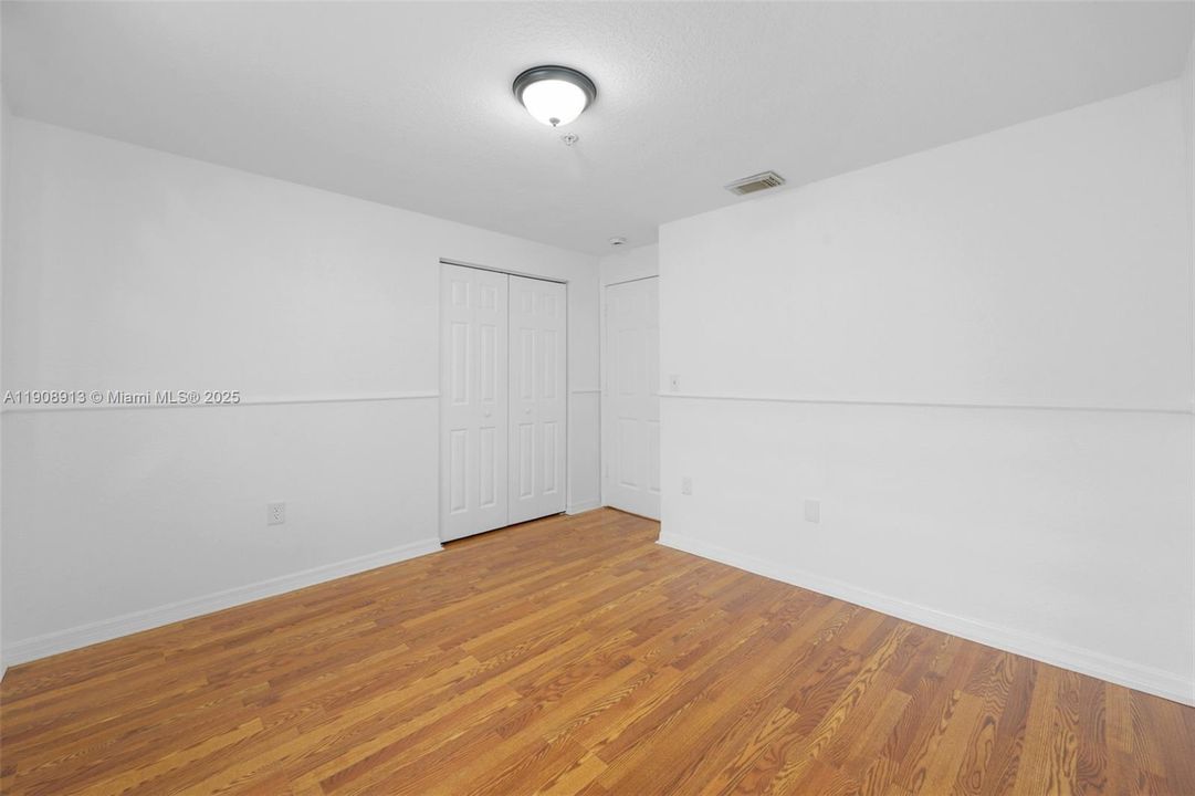 合同活跃: $2,490 (3 贝兹, 2 浴室, 1220 平方英尺)