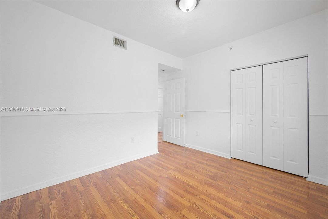 合同活跃: $2,490 (3 贝兹, 2 浴室, 1220 平方英尺)