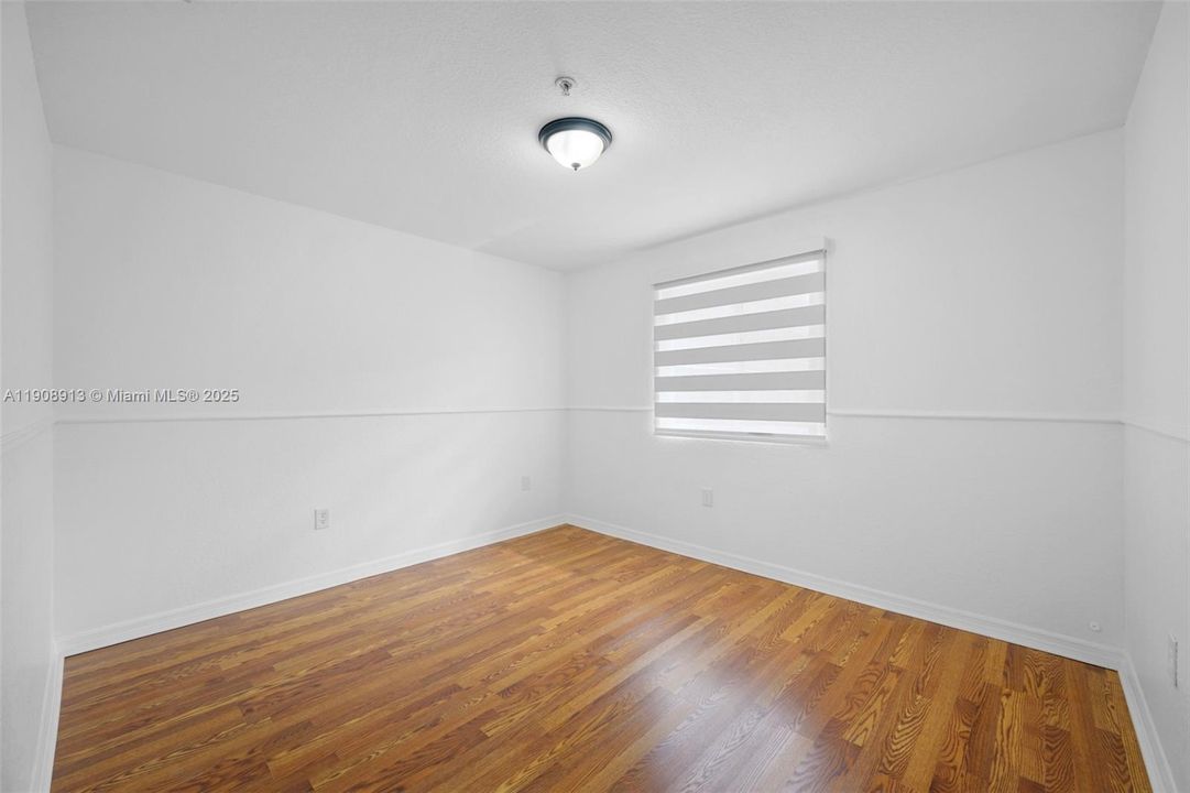 合同活跃: $2,490 (3 贝兹, 2 浴室, 1220 平方英尺)