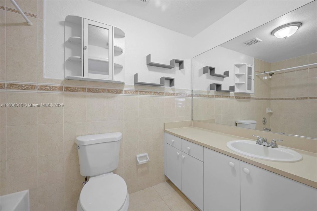 合同活跃: $2,490 (3 贝兹, 2 浴室, 1220 平方英尺)