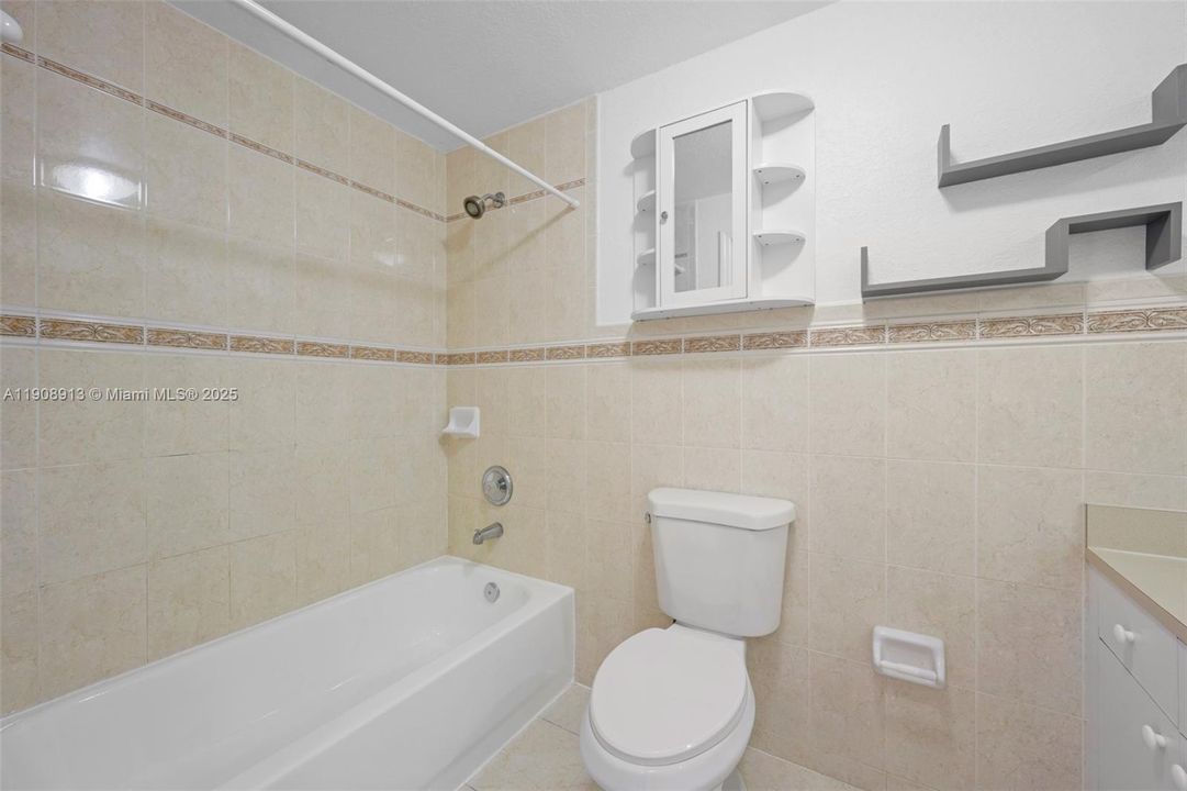 合同活跃: $2,490 (3 贝兹, 2 浴室, 1220 平方英尺)