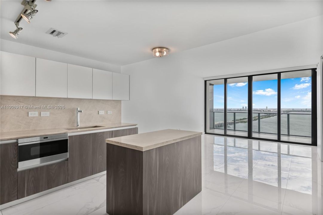 Недавно арендовано: $6,250 (2 спален, 2 ванн, 1088 Квадратных фут)