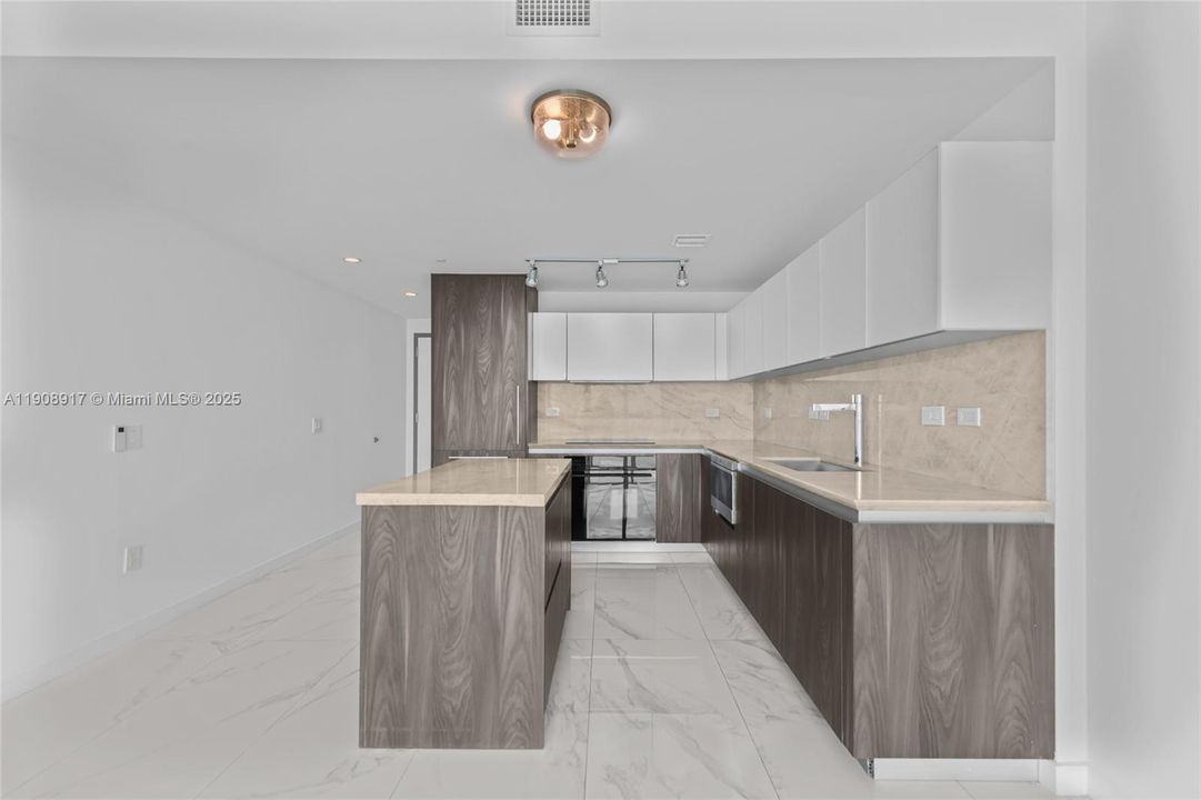 Недавно арендовано: $6,250 (2 спален, 2 ванн, 1088 Квадратных фут)