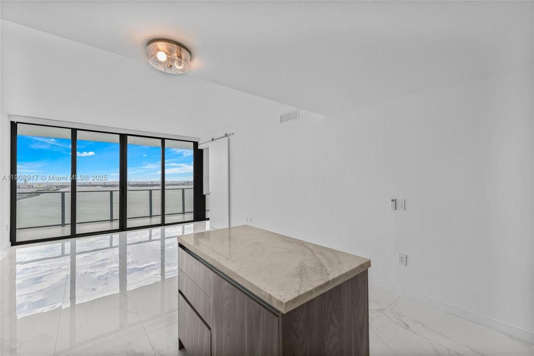 Недавно арендовано: $6,250 (2 спален, 2 ванн, 1088 Квадратных фут)