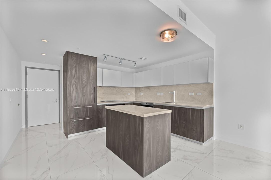 Недавно арендовано: $6,250 (2 спален, 2 ванн, 1088 Квадратных фут)