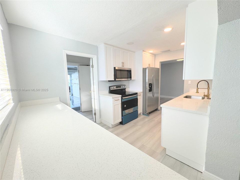Active With Contract: $235,000 (2 beds, 2 baths, 1331 Square Feet)