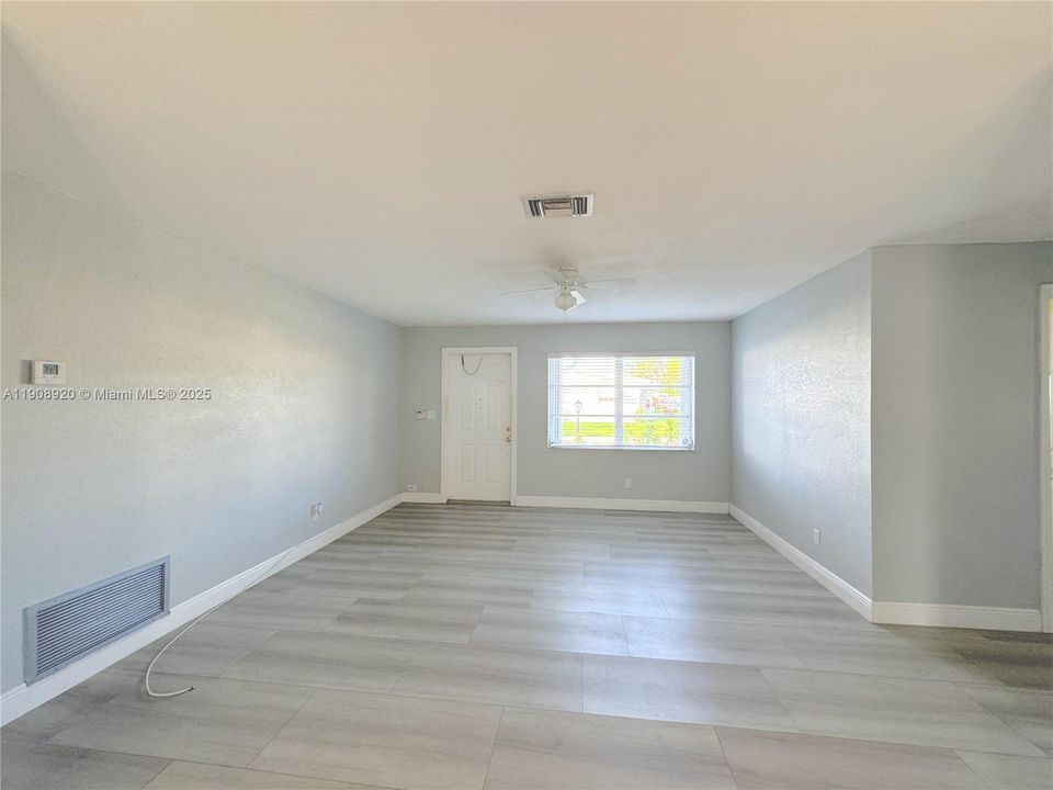 Active With Contract: $235,000 (2 beds, 2 baths, 1331 Square Feet)