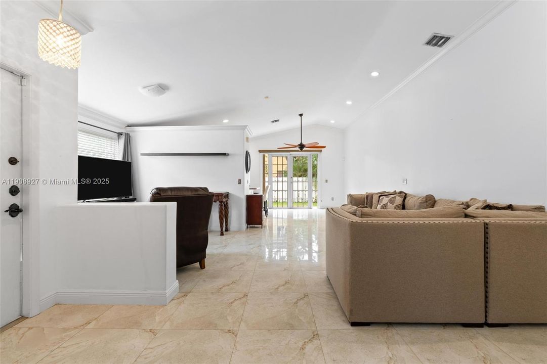 En Venta: $610,000 (3 camas, 2 baños, 1590 Pies cuadrados)