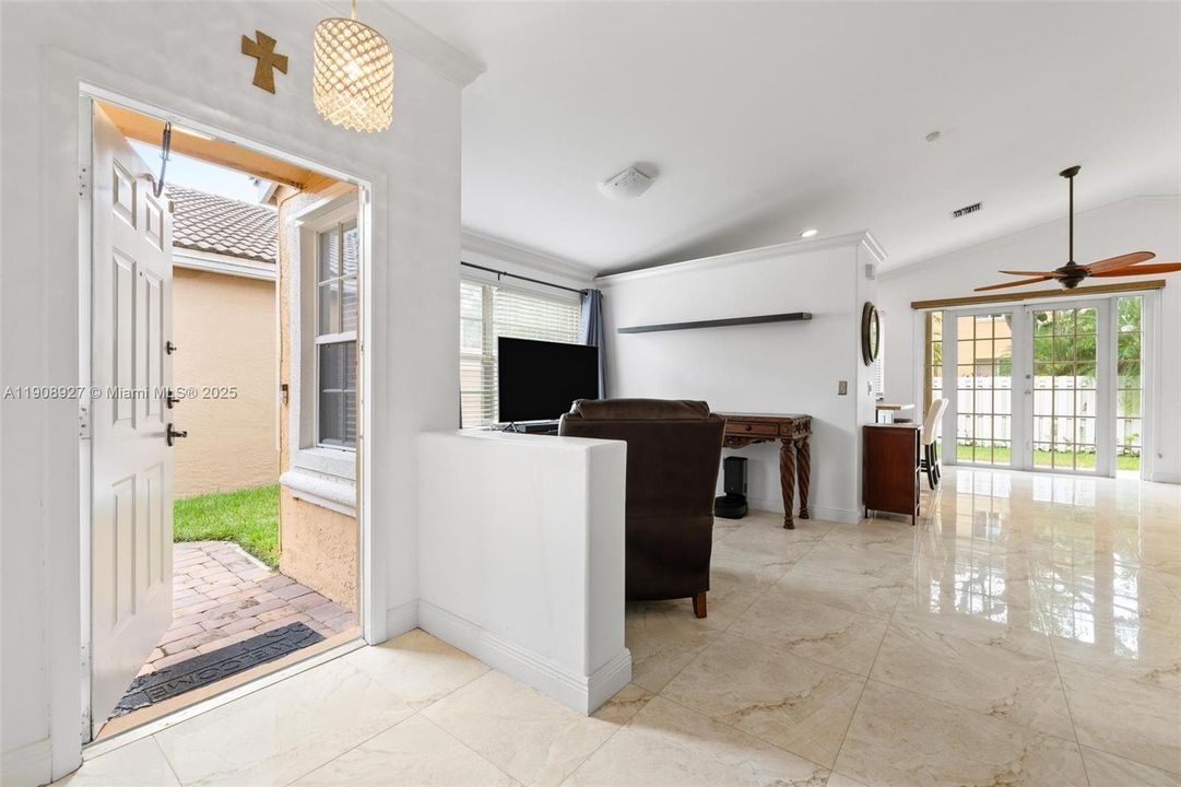 En Venta: $610,000 (3 camas, 2 baños, 1590 Pies cuadrados)