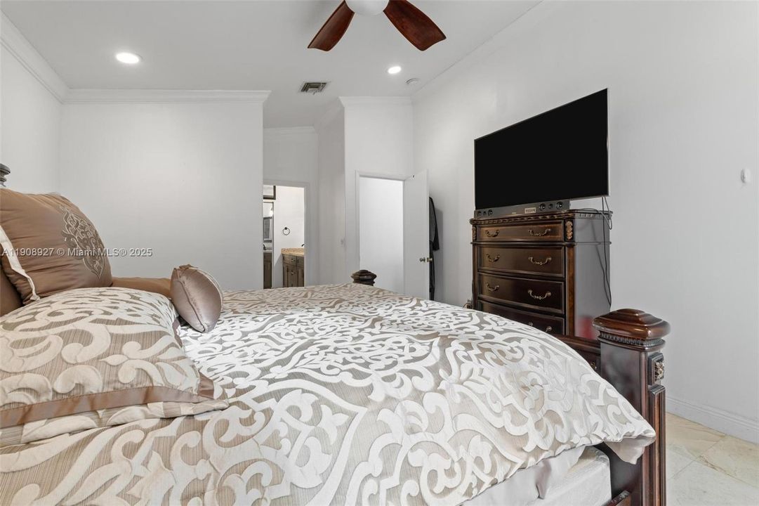 En Venta: $610,000 (3 camas, 2 baños, 1590 Pies cuadrados)