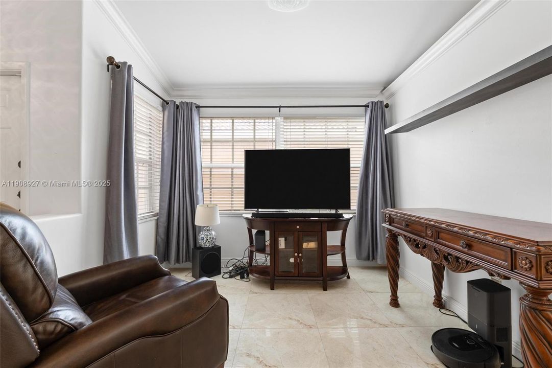 En Venta: $610,000 (3 camas, 2 baños, 1590 Pies cuadrados)