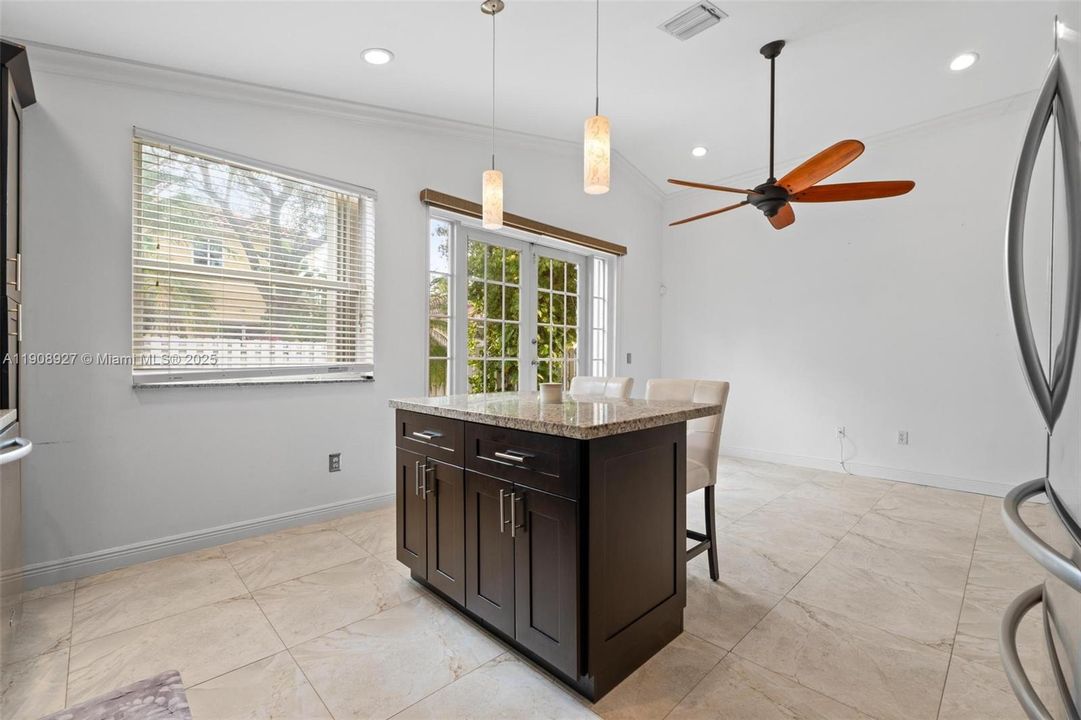 En Venta: $610,000 (3 camas, 2 baños, 1590 Pies cuadrados)