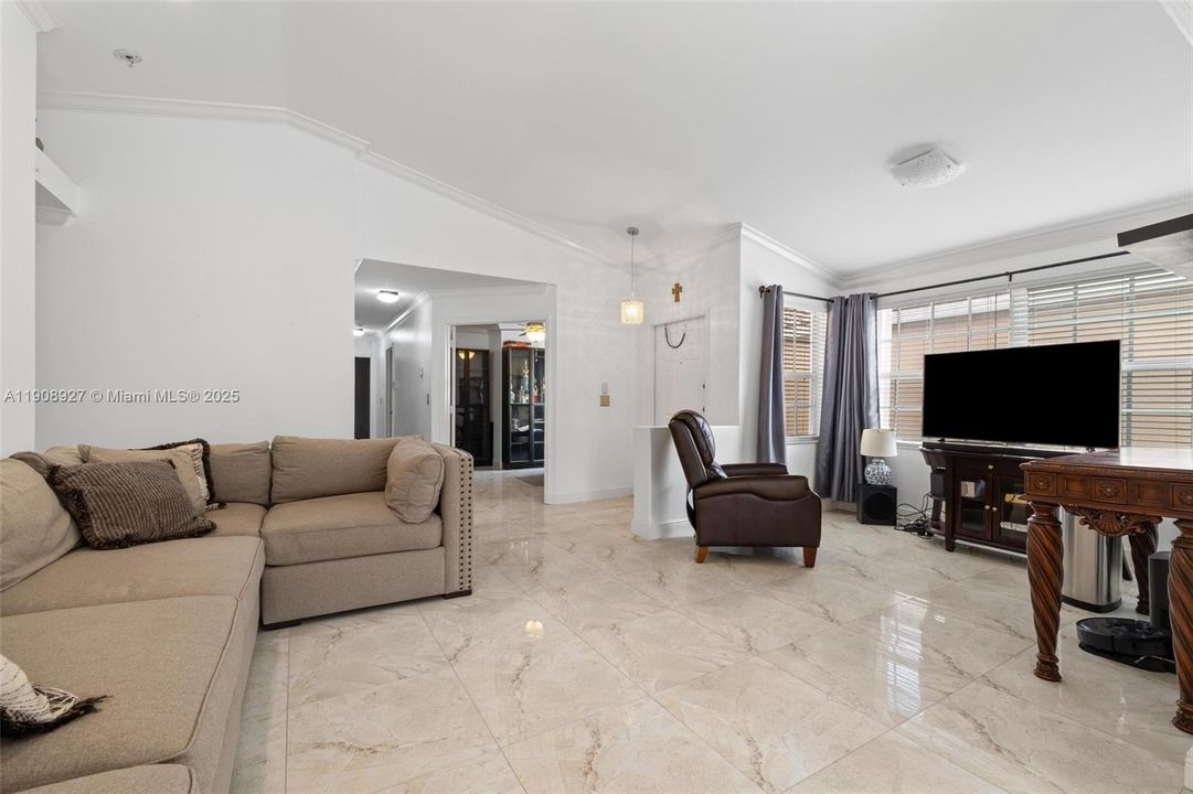 En Venta: $610,000 (3 camas, 2 baños, 1590 Pies cuadrados)