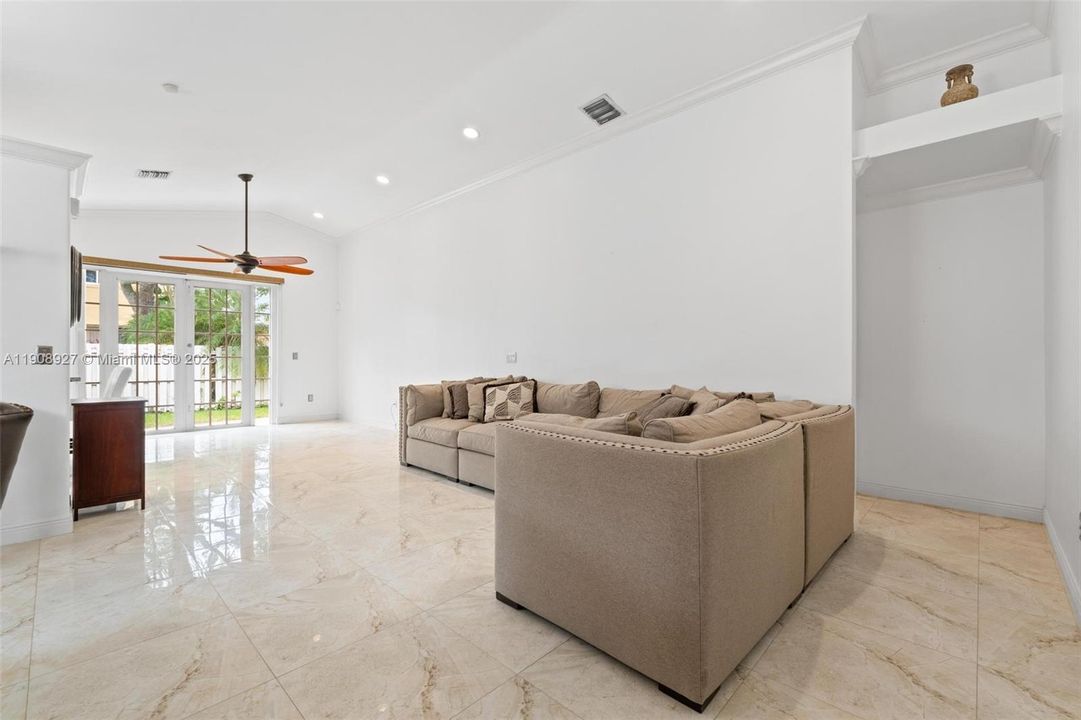 En Venta: $610,000 (3 camas, 2 baños, 1590 Pies cuadrados)