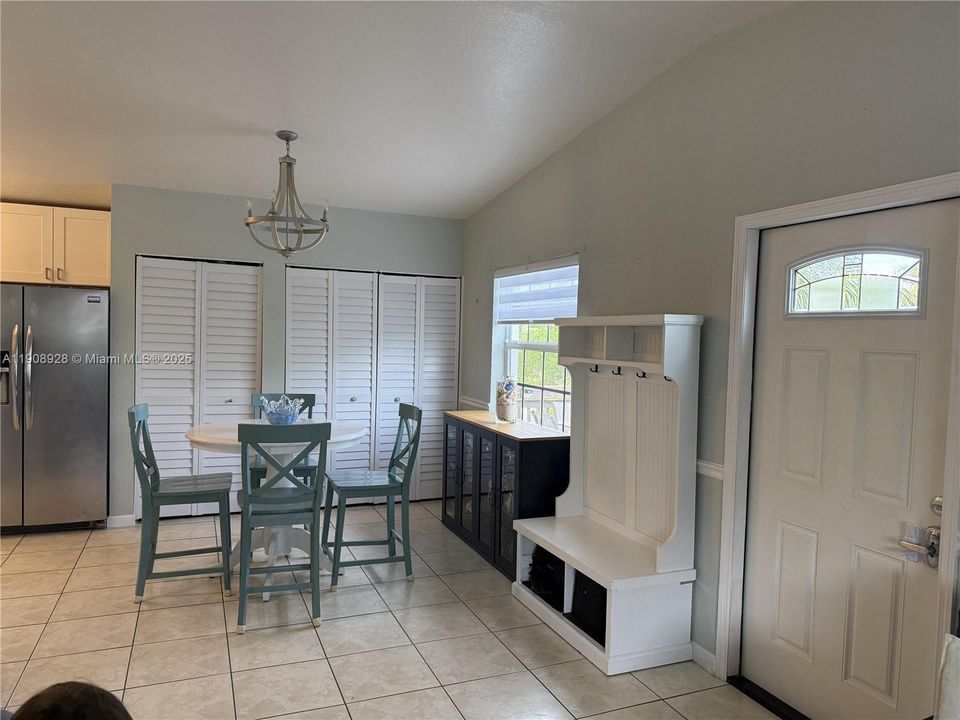 En Venta: $769,000 (3 camas, 2 baños, 1176 Pies cuadrados)