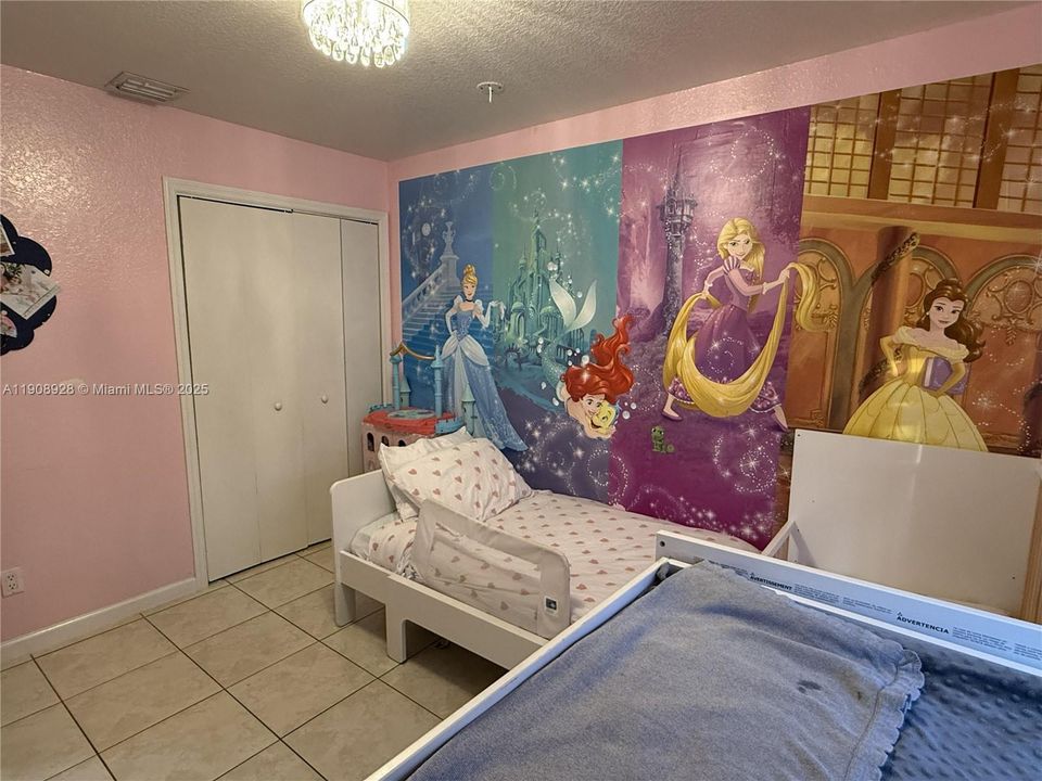 En Venta: $769,000 (3 camas, 2 baños, 1176 Pies cuadrados)