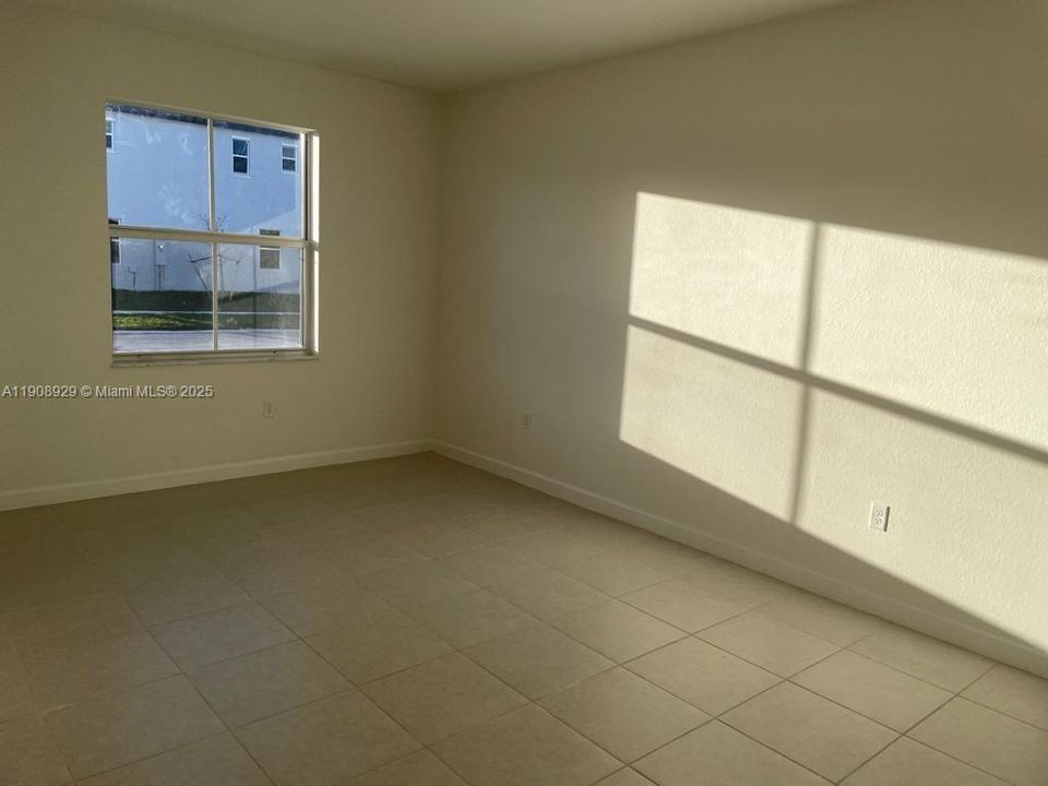 For Sale: $450,000 (3 beds, 2 baths, 1545 Square Feet)