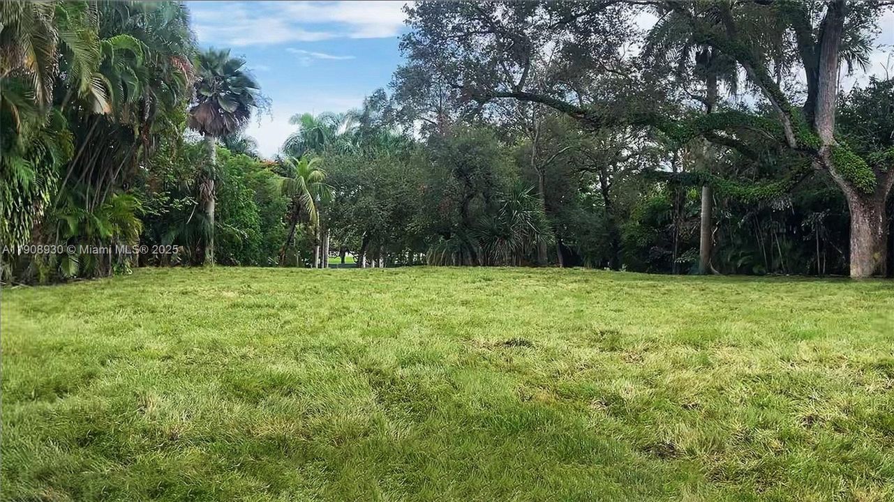 For Sale: $10,500,000 (0.87 acres)