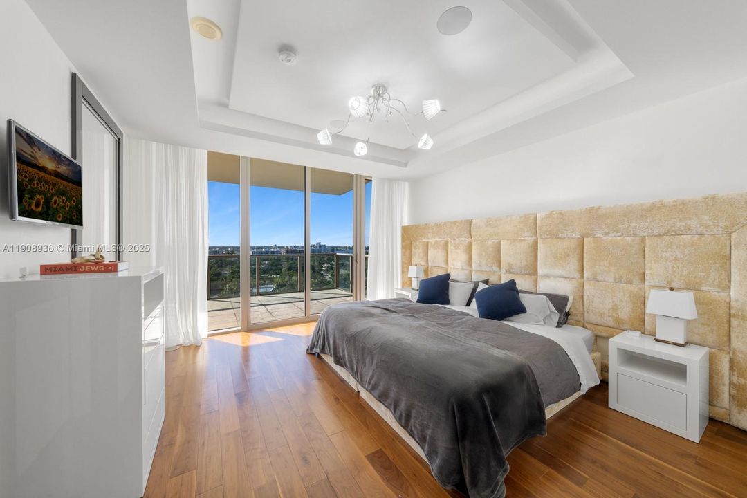 На продажу: $8,900,000 (3 спален, 3 ванн, 3884 Квадратных фут)