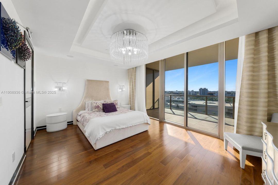 На продажу: $8,900,000 (3 спален, 3 ванн, 3884 Квадратных фут)